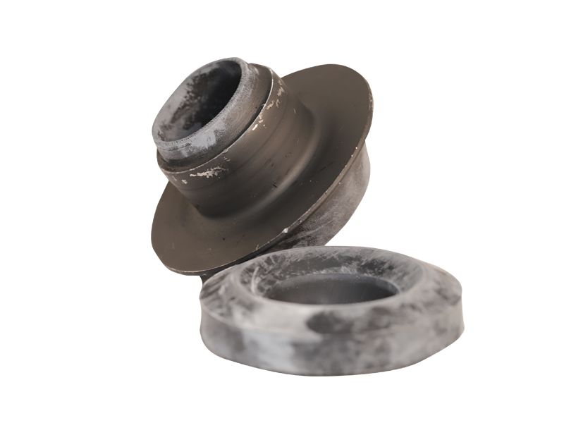 Двухкомпонентное асимметричное изолирующее крепление