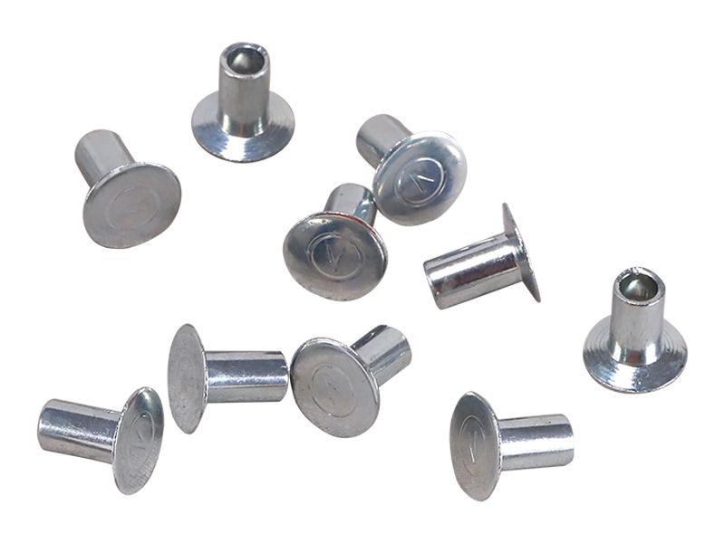 Заклепка с плоской головкой