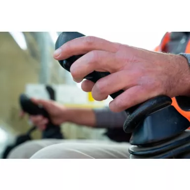 615-0355: Cat® Stick Steer dla koparek gąsienicowych