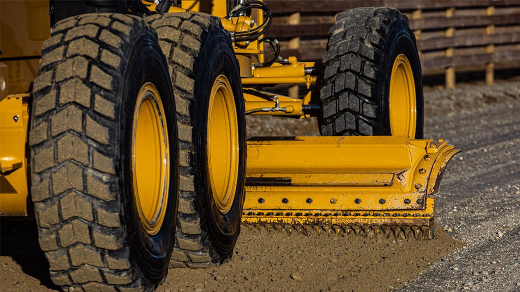 모터 그레이더용 지상 결합 작업 툴