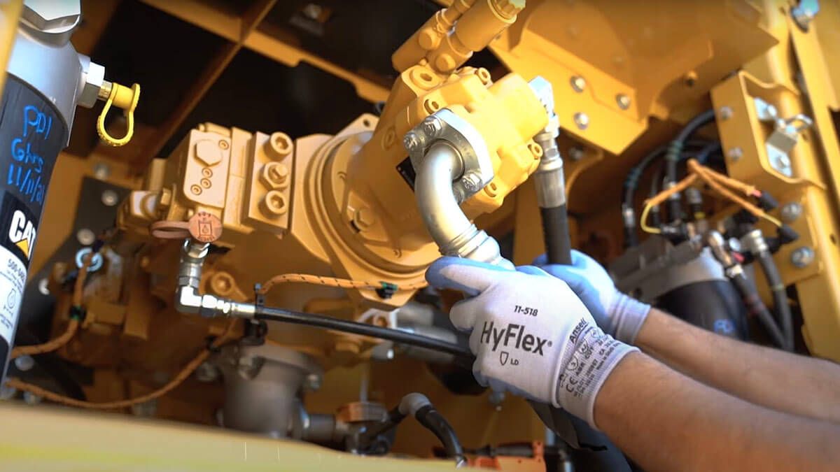 How to Maintain Your Cat&reg; Hydraulic Pump | Cat | Caterpillar