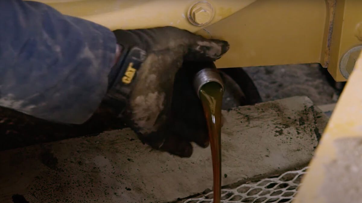 How To: 2,000-Hour Planned Maintenance on a Cat® Dozer | Cat | Caterpillar