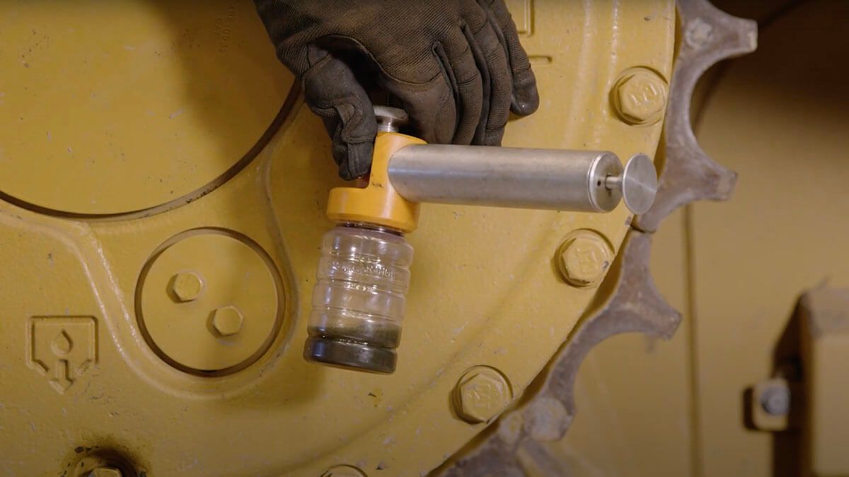 How To: 250-Hour Planned Maintenance on a Cat® Dozer | Cat | Caterpillar